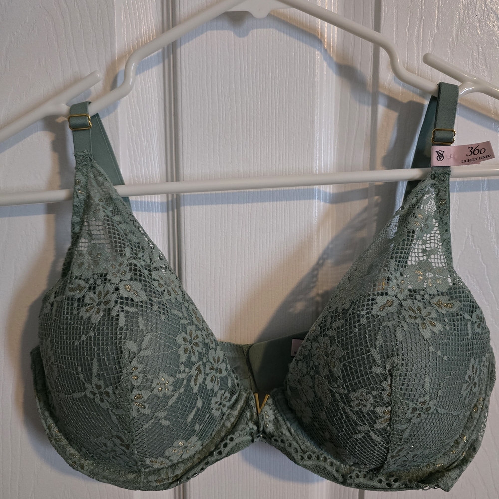 Victoria's Secret Lace Underwire Bra in Soft Green-Uplift Demi